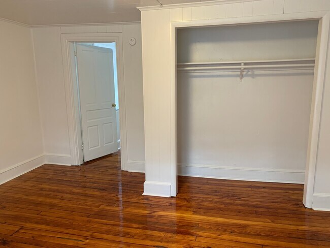 Foto del edificio - Fully Renovated Spacious 4 Bedroom 1.5 Bath House, Garage-York City SD