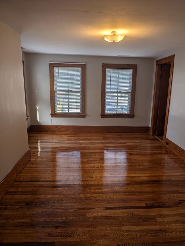 69 D - Bedroom - Walnut Street