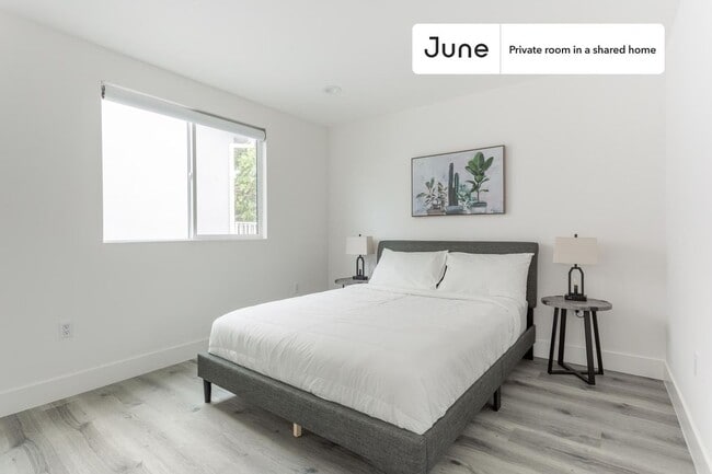 Building Photo - Room in Shared 4 bed/3 bath home