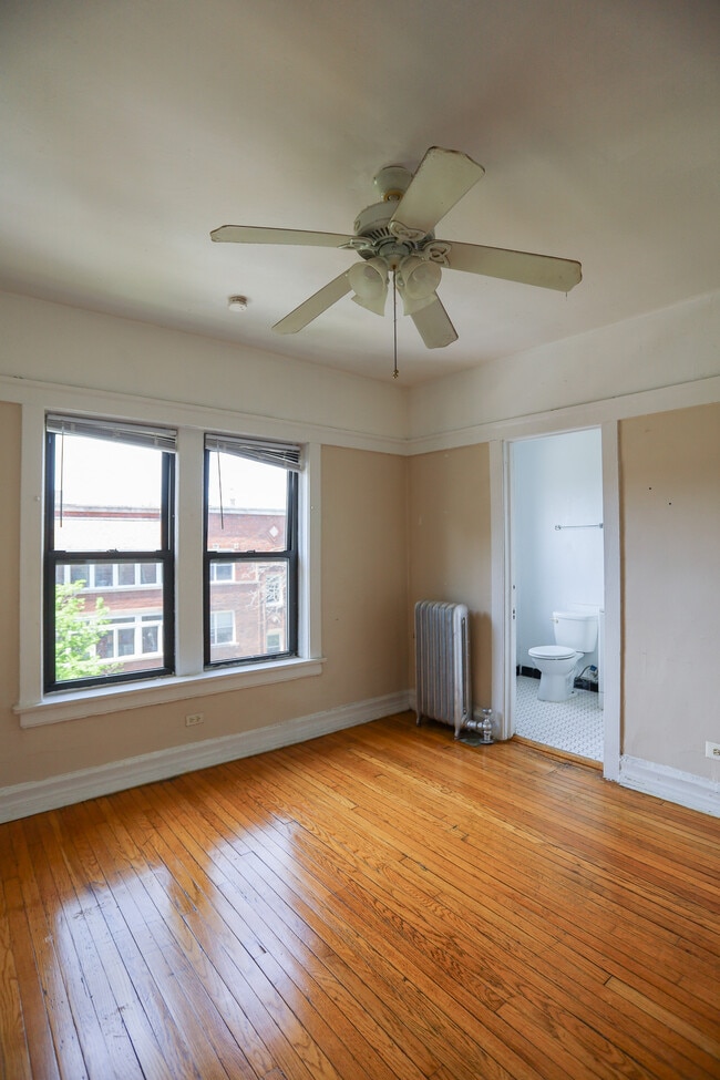 Foto del edificio - 7449 N Greenview Ave
