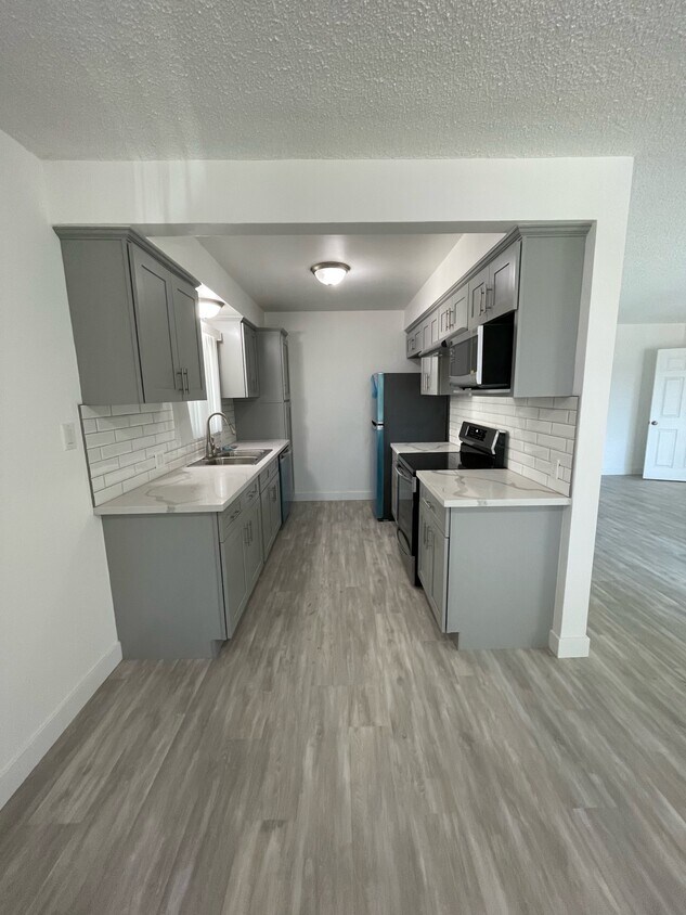 Kitchen - 7749 Saint Bernard St