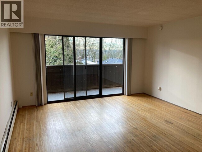 Photo du bâtiment - 3570 E Hastings St