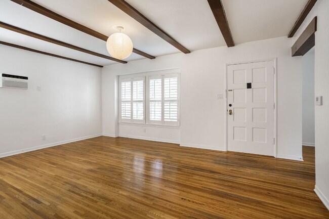 Foto del edificio - 2900 Griffith Park Blvd