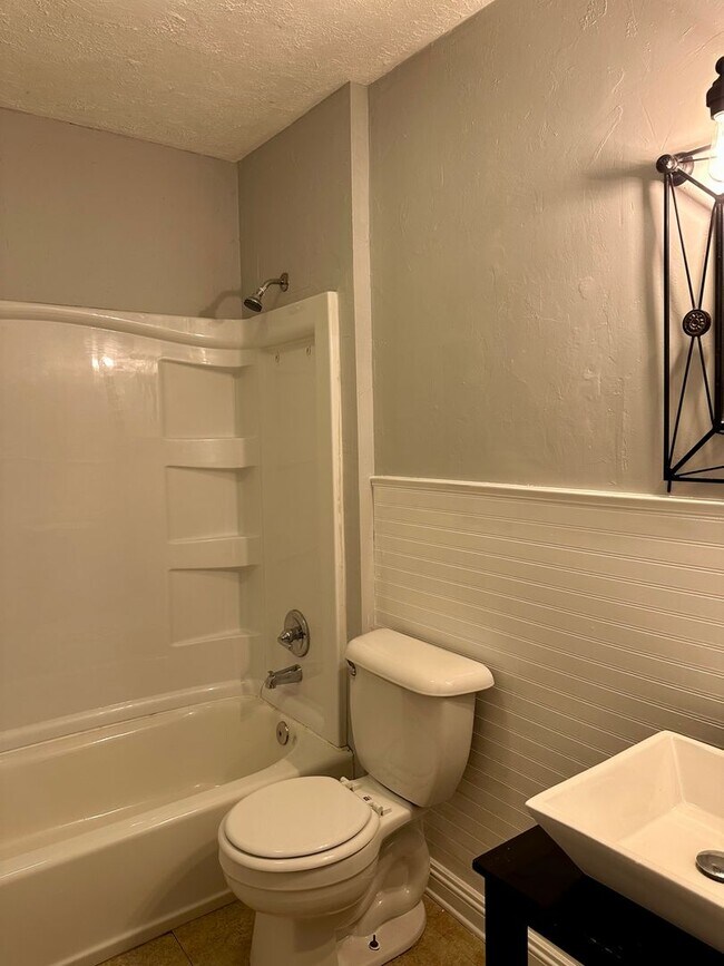 Foto del edificio - 639 Golfview Dr