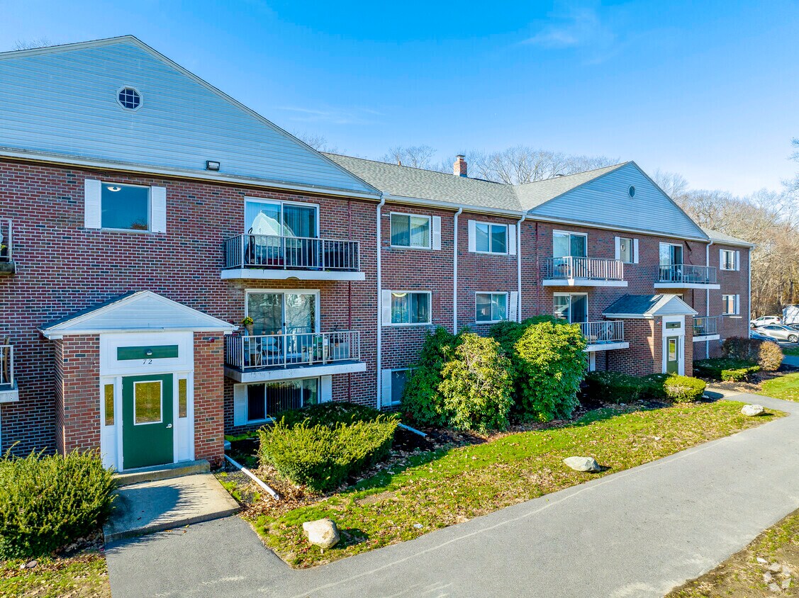 Foto principal - Running Brook Condos