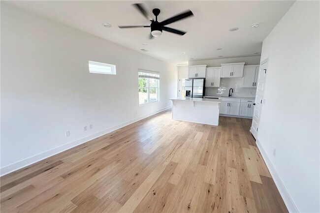 Foto del edificio - 1234 W James St
