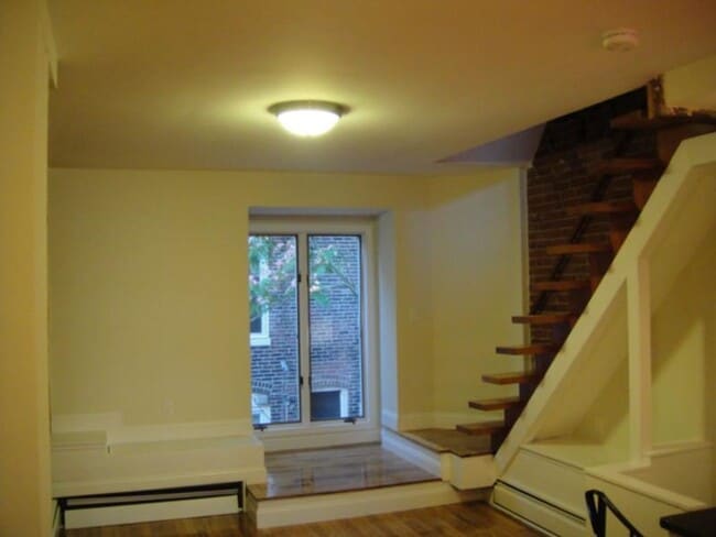 Building Photo - 38 Sussex St