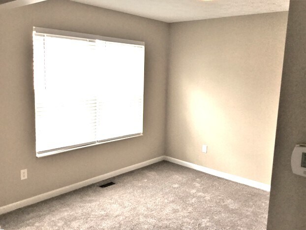 Building Photo - 135 Easton Manor Dr