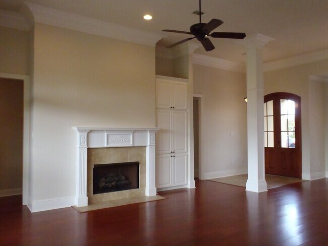 Foto del edificio - Custom 4 bedroom home in Manchac Harbor/Pr...