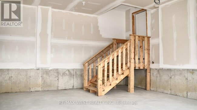 Building Photo - 246 Mckenzie Dr