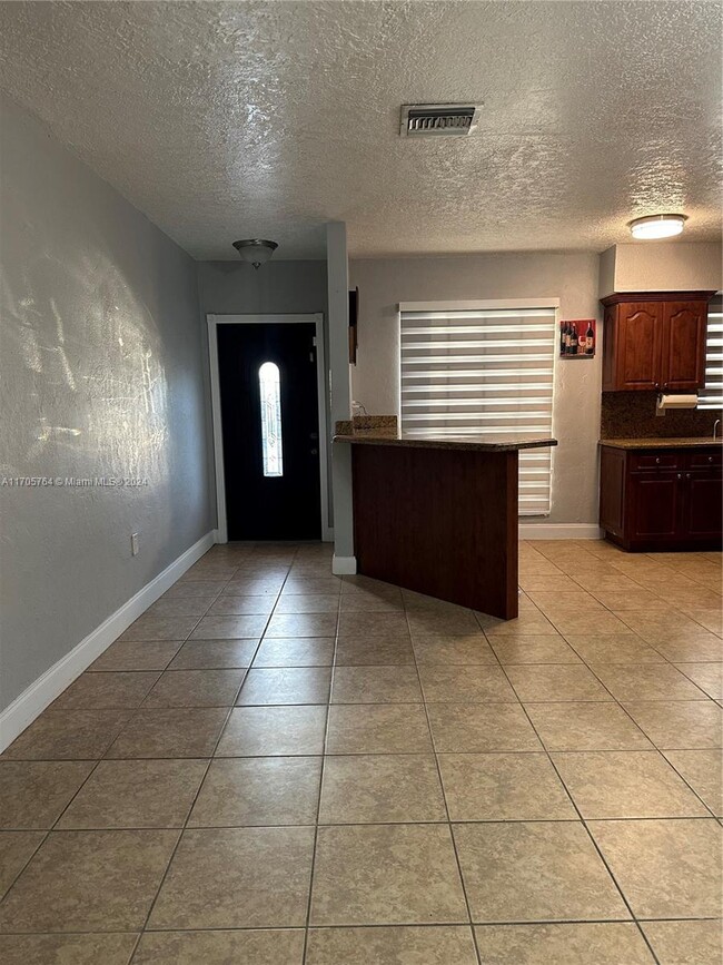 Foto del edificio - 3 bedroom in Miami Gardens FL 33055