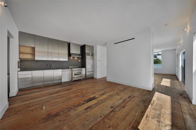 Foto del edificio - 230 W 25th St
