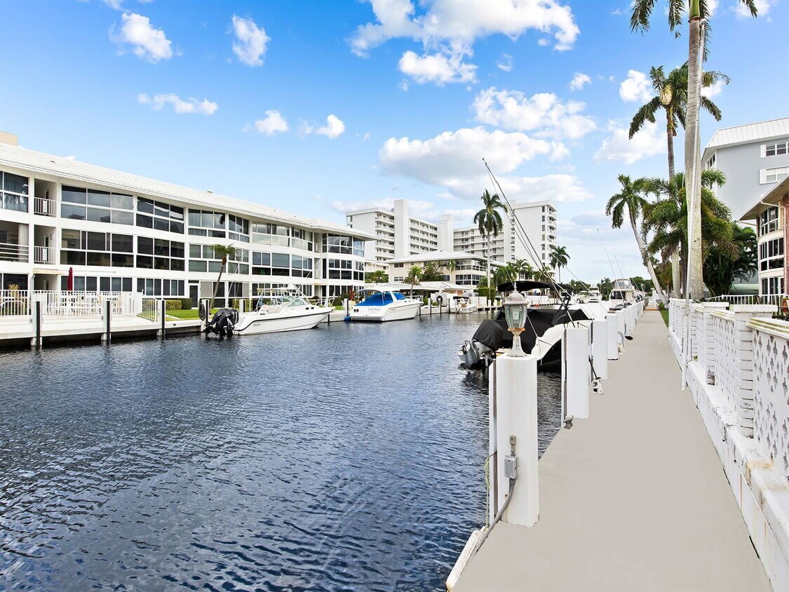 Foto principal - 3051 NE 47th Ct