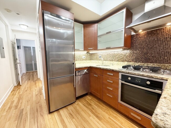 Building Photo - 3918 N Kedvale Ave