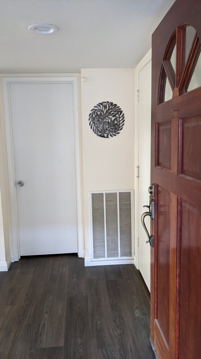 Foto del edificio - 9580 Hiker Hill Rd