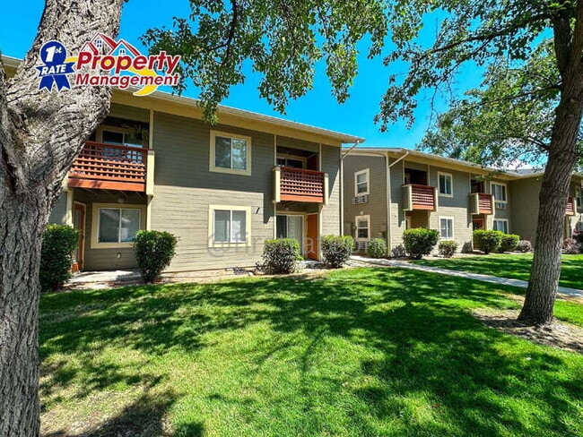 Building Photo - 870 W Belmont Cir