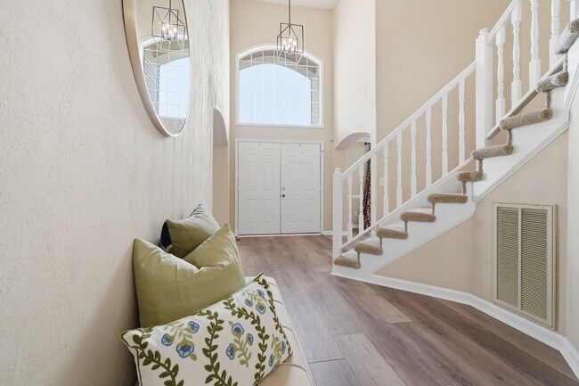 Foto del edificio - Freshly Renovated & Ready NOW! A First-Time Rental in Castleton! Pet Friendly - Fenced Yard - Gre...