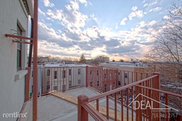 Building Photo - 490 7th Ave