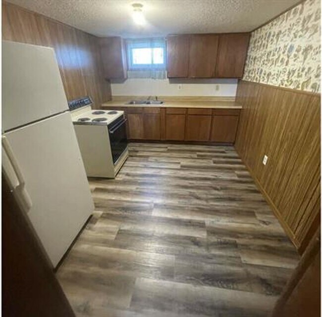 Foto del edificio - 4 Bed 2 Bath Split Level Home