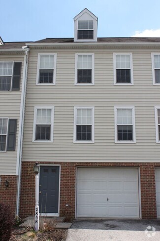 Building Photo - 2858 Woodmont Dr