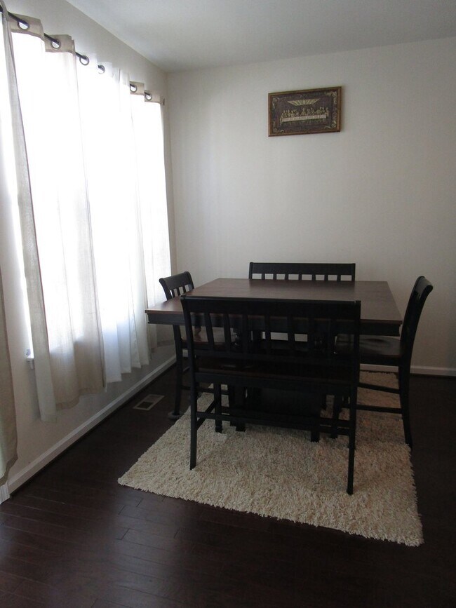 Foto del edificio - Gorgeous 3 Bedroom Townhome in Beltsville!