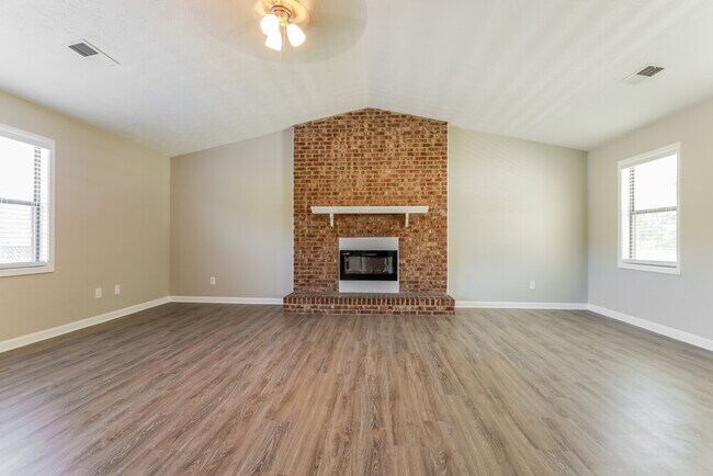 Foto del edificio - 614 Pennylake Ln