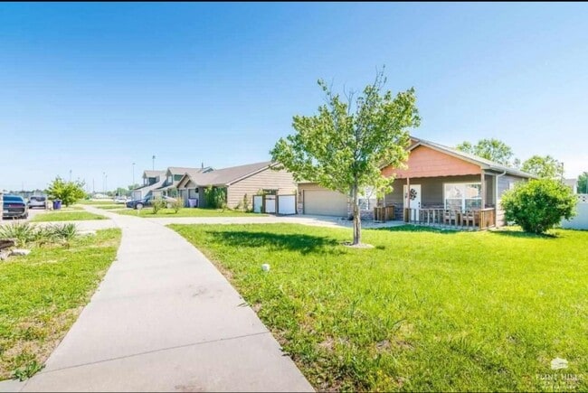 Building Photo - 2708 Donnas Way Cir