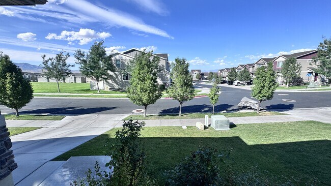 Building Photo - 5213 W Fortrose Dr