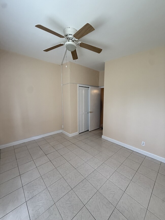 Building Photo - 1406 S Roosevelt Blvd
