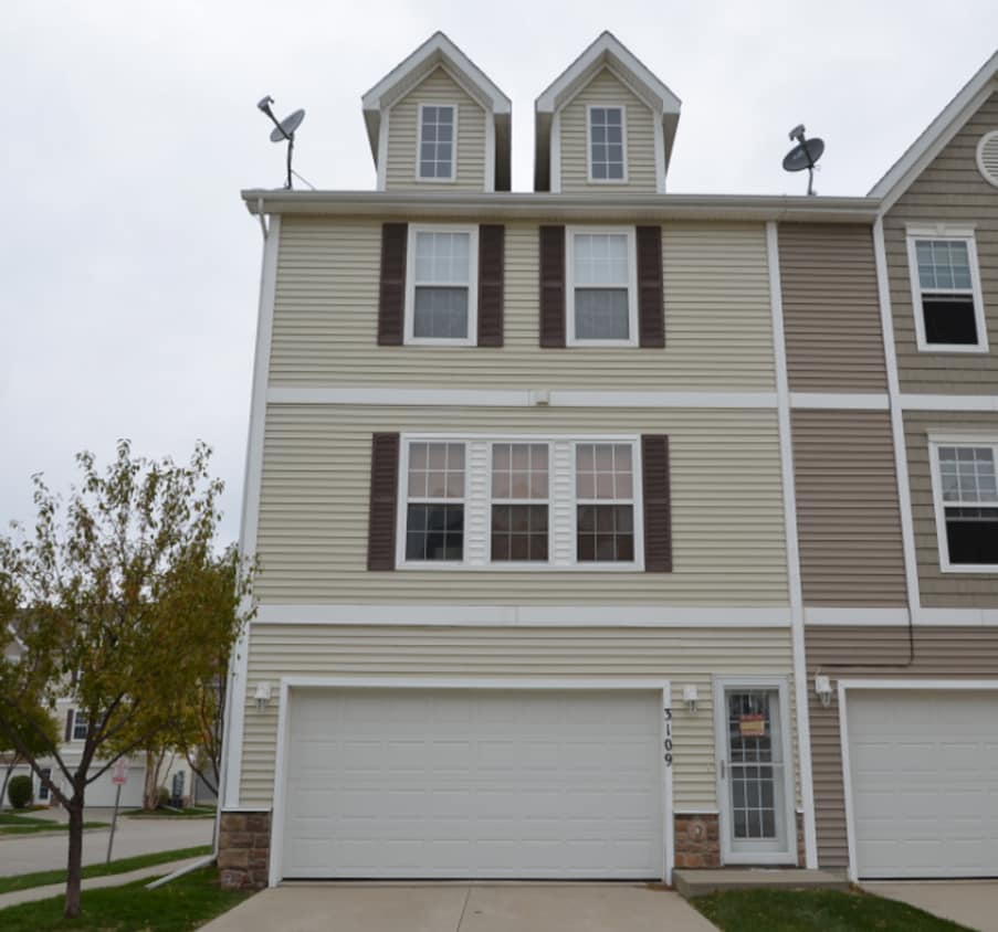 Primary Photo - 2 Bedroom Ankeny Townhome Available Decemb...
