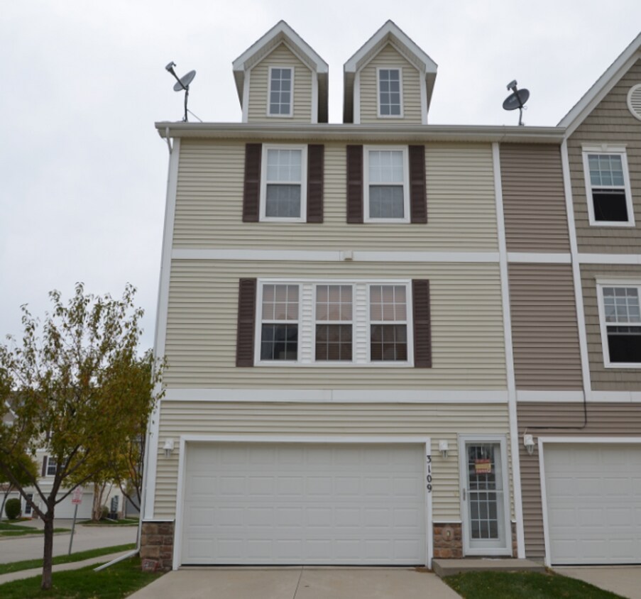 Foto principal - 2 Bedroom Ankeny Townhome Available Novemb...