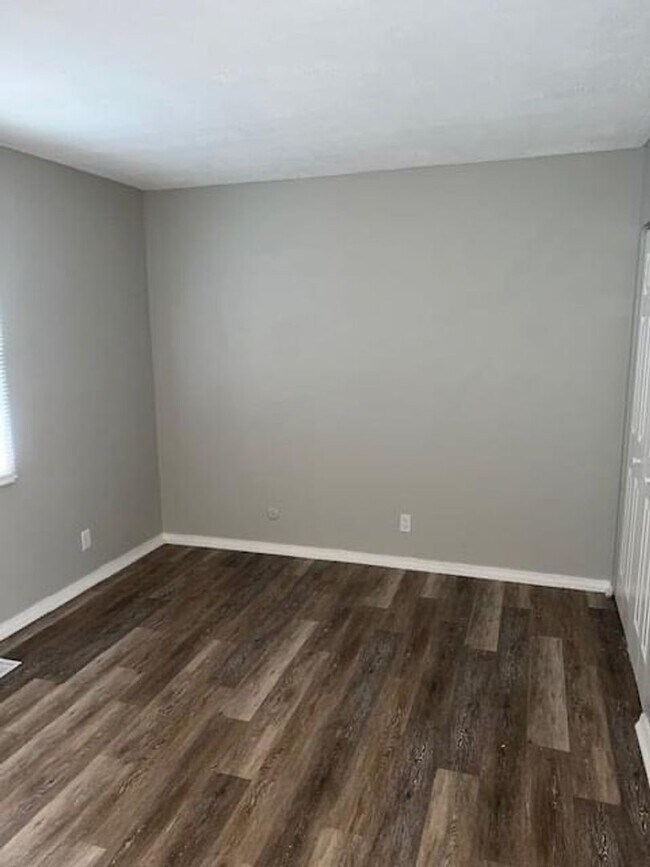 Foto del edificio - 664 E Missouri St