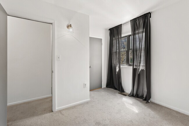 Building Photo - 1318 11th St NW