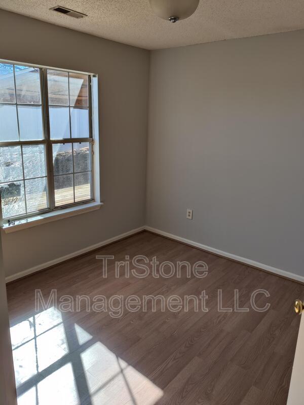 Building Photo - 5748 Ebley Ln