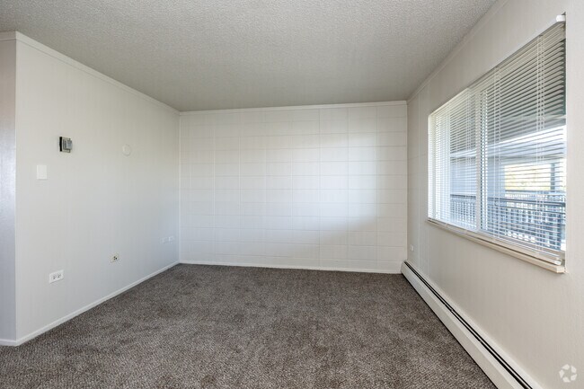 2 habitaciones, 1 baño - 750 pies cuadrados - A - Sala de estar - Bears Village