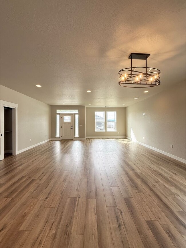 Building Photo - Beautiful 3 Bed / 2 Bath Home in Agate Meadows – White City