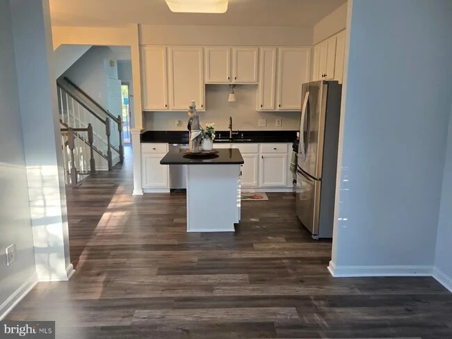 Foto del edificio - 25415 Morse Dr