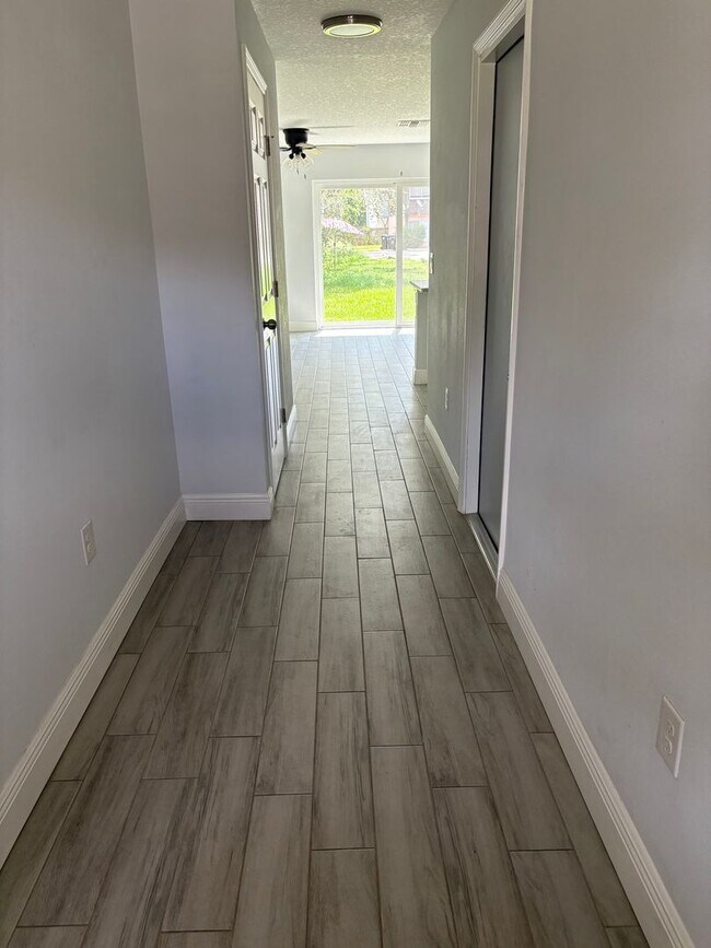 Foto del edificio - 3-bedroom, 2.5-bathroom townhome by UCF