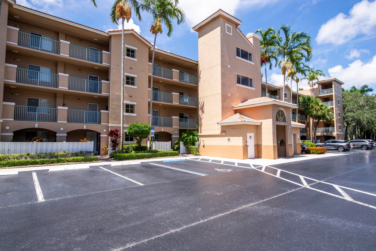 Primary Photo - 12547 Imperial Isle Dr