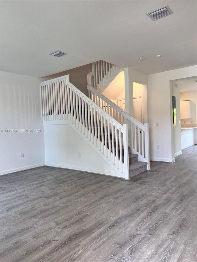 Foto del edificio - NEW CONSTRUCTION!!!! AMAIZING LOCATION!!!