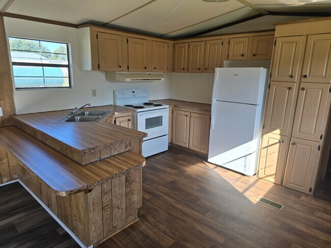 Foto del edificio - 472 Ruben Wells Rd