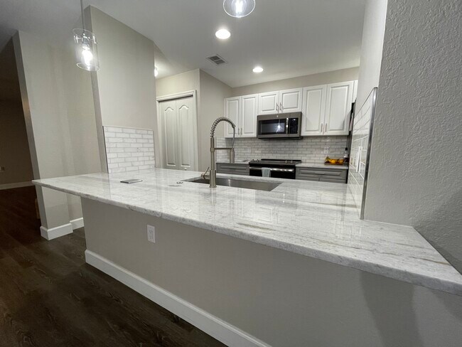 Building Photo - 9419 Ivy Brook Run