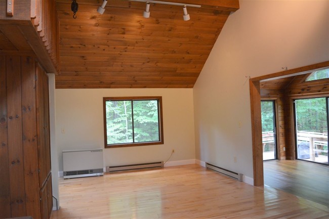 Building Photo - 27 Summit Dr
