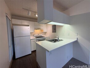 Building Photo - 91-1345-1345 Puamaeole St