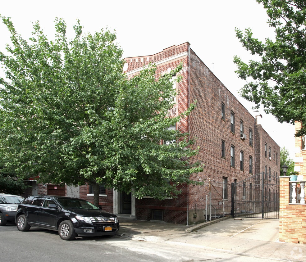 Building Photo - 1544 W 1st St