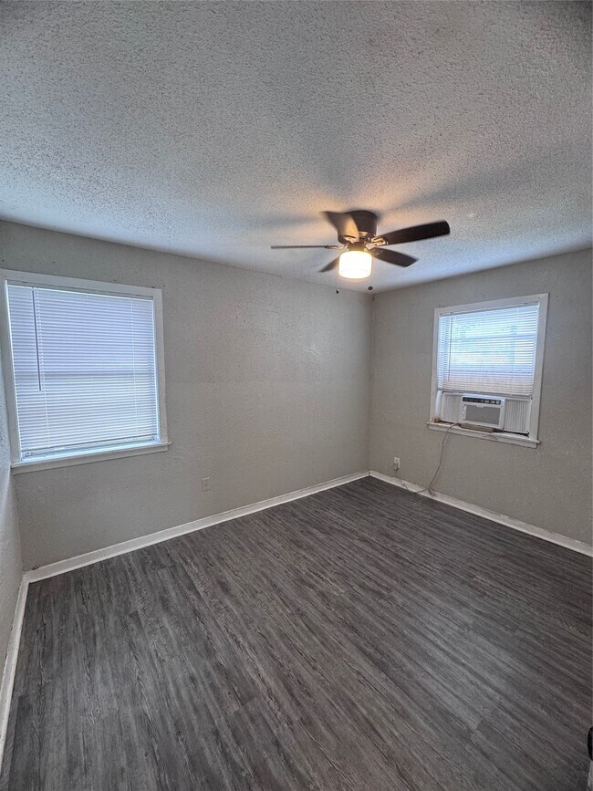 Foto del edificio - 1610 Mystic St