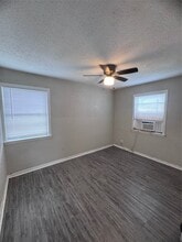 Building Photo - 1610 Mystic St