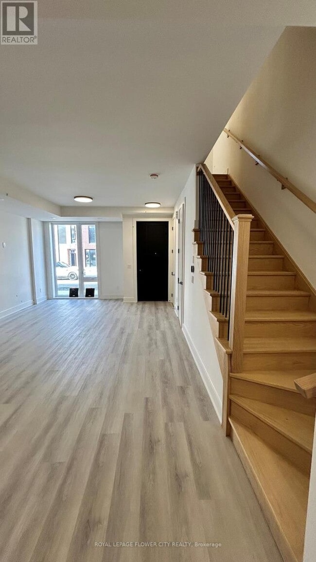 Building Photo - 124 Everett Cmn