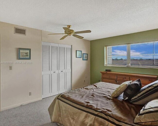 Foto del edificio - 4047 NW 16th St