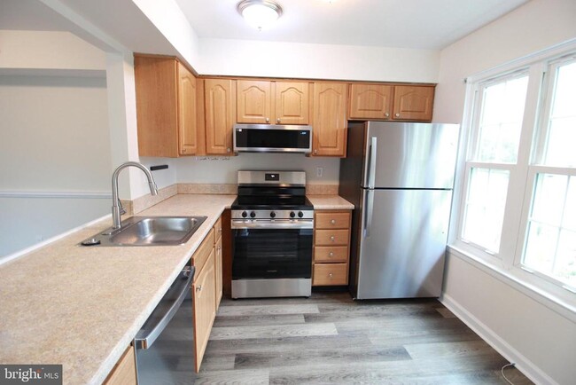 Building Photo - 346A Delancey Pl